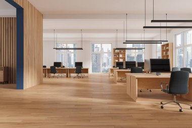 Ahşap ofis, masa başındaki bilgisayarlarla ahşap zemin üzerinde birlikte çalışıyor. Bangkok gökdelenlerinde panoramik pencereli rahat çalışma alanı. 3B görüntüleme