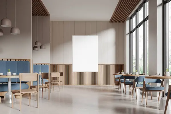 Şık Bir Kafeterya Sıralı Sandalyeler Masalar Tropik Manzaralı Panoramik Pencereler — Stok fotoğraf