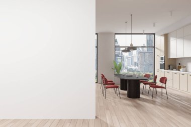 Lüks mutfak masası, sandalyeler, Bangkok gökdelenlerinin panoramik penceresi. Boş duvar bölümünün fotokopisini çekerek yemek pişirme ve yeme alanı oluşturma. 3B görüntüleme