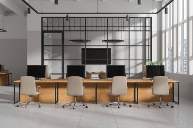 Beyaz ve cam duvarları, fayanslı zemini, bej koltukları ve televizyonu olan ahşap bilgisayar masaları olan modern açık uzay ofisinin içi. 3d oluşturma