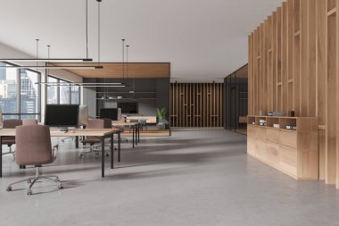 Birlikte çalışma ve cam toplantı odası, masa ve büfede bilgisayar, beton zeminde koltuk. Bangkok gökdelenlerinin panoramik penceresi. 3B görüntüleme