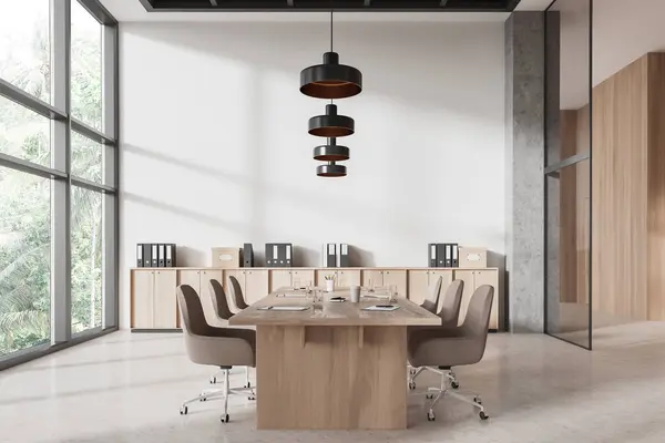 Interior Negócios Moderno Com Mesa Conferência Poltronas Aparador Com Pastas — Fotografia de Stock