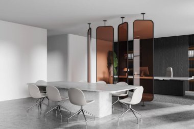 Beyaz ve ahşap duvarları olan modern toplantı odasının köşesi, beton zemin, arkasında sandalyeler ve CEO ofisi olan uzun konferans masası. 3d oluşturma