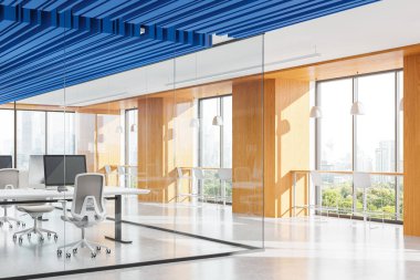 Ofis manzarası, cam çalışma odası, masa ve bar sandalyeleri. Bilgisayarlar masanın üstünde ve koltuklar sıra halinde. Bangkok gökdelenlerinin panoramik penceresi. 3B görüntüleme