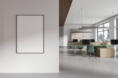 İç mekan, masa üzerinde bilgisayar ve beton zemin olan şık bir çalışma odası. New York 'ta panoramik pencereli bir iş yeri. Bölümdeki tuval posterini taklit et. 3B görüntüleme