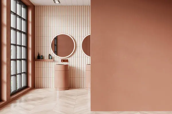 Interiér Moderní Koupelny Béžovými Stěnami Dřevěnou Podlahou Pohodlným Dvojitým Umyvadlem — Stock fotografie