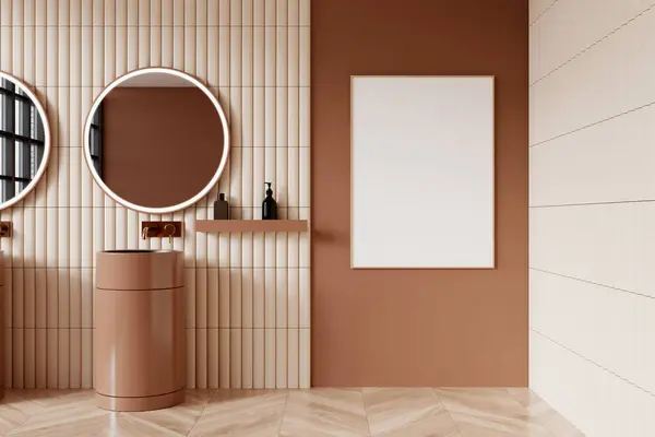 Luksus Hjem Badeværelse Interiør Med Vask Spejl Hylde Med Minimalistisk - Stock-foto