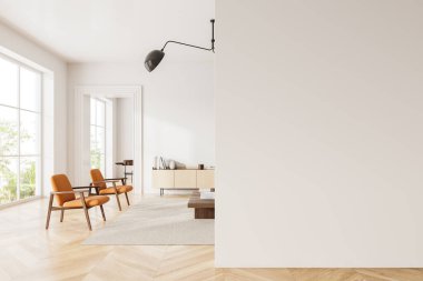 Beyaz otel odasının içinde iki eski koltuk, büfe ve sanat dekorasyonlu kahve masası var. Tropik bölgelerde panoramik pencere. Model boş duvar bölmesi. 3B görüntüleme