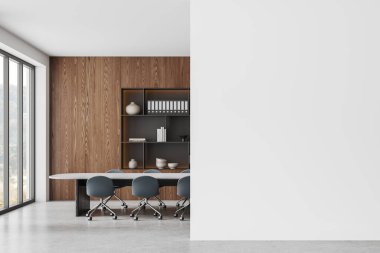Minimalist konferans içinde sandalyeler ve tahtalar, beton zemin. Ofis toplantısı odası ve kırsal alanda panoramik pencere. Boş duvar bölmesini düzenle. 3B görüntüleme