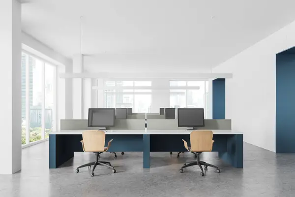 Interno Moderno Ufficio Coworking Con Pareti Bianche Pavimento Cemento Tavoli — Foto Stock