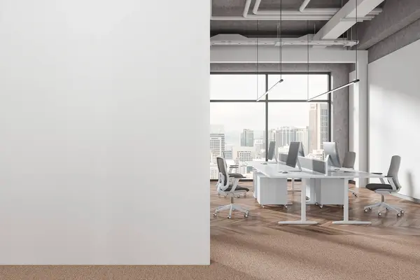 Interno Moderno Ufficio Open Space Con Pavimento Legno Finestra Panoramica — Foto Stock