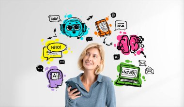Telefonla gülümseyen sarışın kadın portresi, gri arka planda iletişim ve internet arama ikonları. Makine öğrenme ve sanal asistan kavramı