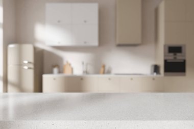 Modaya uygun mutfak içinin bulanık arka planında boş taş masa mutfak malzemeleri ve buzdolabı ile yemek pişirme alanı. Ürün gösterimi için kopyalama alanı oluşturun. 3B görüntüleme