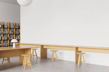 Beyaz şık kütüphane manzarası içinde kitaplar olan ahşap kitaplık, beton zeminde taburesi olan çalışma masası. Boş duvarla uzayı okumak ya da öğrenmek. 3B görüntüleme