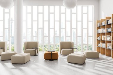 Beyaz duvarları, beton zemini, ahşap kitaplıkları ve yuvarlak masaların yanında duran rahat beyaz koltukları olan modern halk kütüphanesinin içi. 3d oluşturma