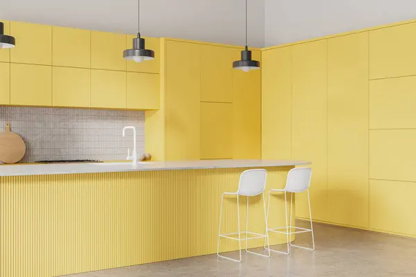 Mutfağı Manzaralı Bar Adası Lavabo Soba Mutfak Gereçleri Lambalı Sarı — Stok fotoğraf