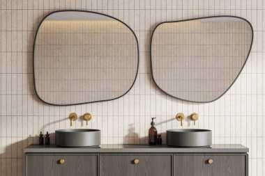 Şık bir otel banyosu, çift lavabo, ahşap süslemeler, aksesuarlar ve fayans duvarında iki ayna. Modern çağdaş dairede banyo alanı. 3B görüntüleme