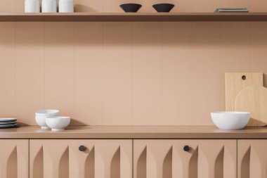Minimalist bej ev mutfağı tezgahta tabak ve mutfak gereçleri, kesim tahtası ve tabaklar. Modern apartmandaki yemek pişirme alanına yakın. 3B görüntüleme