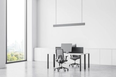 Beyaz duvarları ve beton zemini olan modern minimalist ofiste gri sandalyeli iki beyaz bilgisayar masası olan rahat çalışma alanı. 3d oluşturma