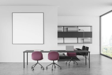 Çalışma odası ve masası olan bir CEO, beton zeminde dizüstü bilgisayar ve sandalyeler. Koltukları ve rafları olan rahat bir yer. Bangkok gökdelenlerinin panoramik penceresi. Boş poster yap. 3B görüntüleme