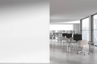 Beyaz duvarları, fayanslı zemini, bej koltukları ve solunda kopya uzay duvarı olan beyaz bilgisayar masaları olan modern açık uzay ofisinin içi. 3d oluşturma