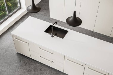 Beyaz ev mutfağının en üst manzarası bar adası ve raflar, gri beton zemin. Tropik bölgelerde panoramik penceresi olan minimalist yemek alanı. 3B görüntüleme