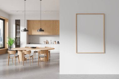 Beyaz bir duvarda boş çerçeveli poster, ahşap mobilyalar ve nazik doğal ışık, ev dekorasyonu kavramı olan modern yemek odası içi. 3B Hazırlama