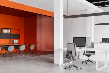 Beyaz çalışma alanı, koltuklar ve sıralardaki bilgisayar ile renkli ofis içi manzarası. Cam turuncu konferans odası. 3B görüntüleme