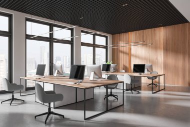 Ofisin köşesinde masa başında bilgisayar, gri sandalyeler, beton zemin. Singapur gökdelenlerinde panoramik penceresi olan şık bir çalışma alanı. 3B görüntüleme