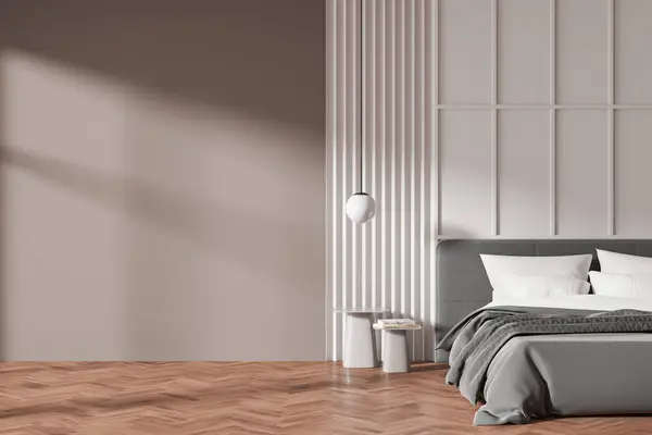 Modernes Schlafzimmerinterieur Mit Bett Dekorativen Wandpaneelen Hellem Holzboden Und Einer — Stockfoto