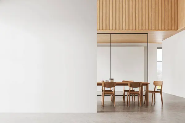 Minimalistický Interiér Obývacího Pokoje Jídelním Stolem Dřevěné Židle Betonové Podlaze Royalty Free Stock Obrázky