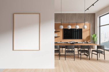 Yemek masası, sandalyeler, televizyon ekranı ve dekorasyonlu raf olan şık bir oturma odası. Singapur gökdelenlerinin panoramik penceresi. Bölümdeki boş posteri taklit et. 3B görüntüleme