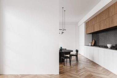 Yemek masası, siyah sandalyeler, ahşap döşeme. Ahşap dolapla yemek ve yemek pişirme alanı ve boş duvarlar. 3B görüntüleme