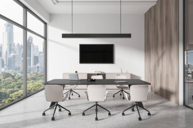 Masa, sandalye, televizyon ekranı ve süslemeli büfe ile samimi bir konferans. Bangkok gökdelenlerinde panoramik pencereli ofis toplantı odası. 3B görüntüleme