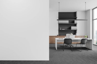 Ofis içi çalışma masası, dizüstü bilgisayar ve halının üzerindeki sandalyeler. Bangkok gökdelenlerinde panoramik pencereli Ceo danışma odası. Model boş duvar bölmesi. 3B görüntüleme