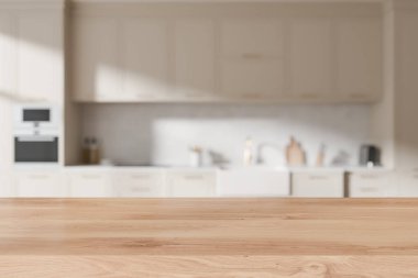 Bej mutfak iç kısmının bulanık arka planında ahşap masa ev aletleri ile sıcak ev yemeği dolabı. Ürün gösterimi için kopyalama alanı oluşturun. 3B görüntüleme