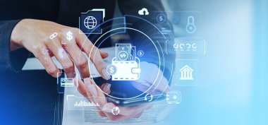 Kadın parmak dokunmalı telefon, finansal ikonlu dijital cüzdan hologramı, online bankacılık. Para, e-ticaret, alışveriş, kredi veya internet ödemesi kavramı