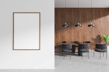 Lüks oturma odası. Yemek masası, sandalyeler, beton zemin. Minimalist mobilyalar ve bitkilerle dolu yemek odası. Beyaz duvardaki tuval posterini taklit et. 3B görüntüleme