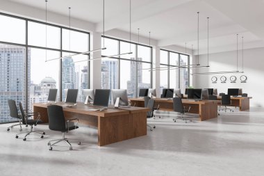 Koltukları ve bilgisayarları olan modern ofis içi manzarası, sıra sıra ahşap masalar ve duvarda dünya saati. Bangkok gökdelenlerinde panoramik pencereli rahat bir çalışma alanı. 3B görüntüleme