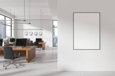 Beyaz iç mekan sandalyelerle, ahşap masa bilgisayar monitörleriyle ve dünya saatiyle birlikte. Bangkok gökdelenlerinin panoramik penceresi. Bölüme afiş asın. 3B görüntüleme