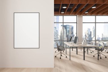 Modern ofiste duvarda boş bir poster, şehir manzaralı, hafif, minimalist tarzda tasarlanmış, ofis çalışma alanı konsepti. 3B Hazırlama. 