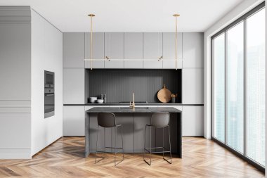 Bar adası, sandalyeler, gri dolap ve mutfak gereçleri olan lüks bir mutfak. Singapur gökdelenlerinde panoramik pencereli yemek ve yemek odası. 3B görüntüleme