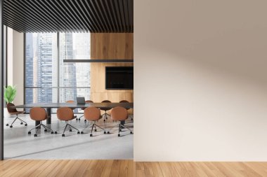 Kahverengi sandalyeli modern ofis konferans odası, ahşap döşeme, ve şehir binalarının manzarası, bina içi ve modelleme için boş bir duvarın yanında. Şık bir çalışma alanı. 3B Hazırlama