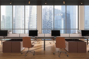 Koltukları, bilgisayarları ve ahşap zemini olan karanlık bir ofis. Singapur gökdelenlerinde panoramik penceresi olan minimalist çalışma alanı. 3B görüntüleme