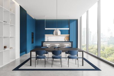 Beyaz ve mavi mutfak, yemek masası ve bar adası mutfak dolabı mutfak gereçleri ve dekorasyonlu raflar. Bangkok gökdelenlerinin panoramik penceresi. 3B görüntüleme