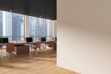 Ahşap döşeme, modern tasarım ve geniş pencereli, gökdelenlere bakan, parlak ve geniş bir çevresi olan modern ofis içi. 3B Hazırlama