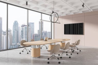 Duvarda pano, bej sandalyeler, dizüstü bilgisayarlar ve televizyon ekranıyla hafif bir toplantı. Bangkok gökdelenlerinde panoramik pencereli iş konferansı köşesi. 3B görüntüleme