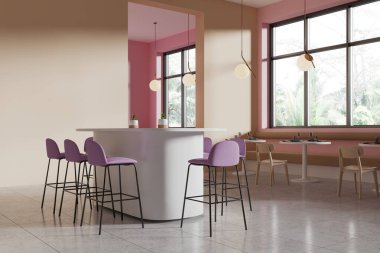 Bar tezgahı, mor sandalyeleri ve açık pembe duvarlı yuvarlak masaları olan modern bir kafe. Hafif ambiyans, minimalist tasarım. 3B Hazırlama