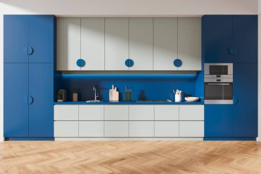 Mavi dolabı, lavabosu, fırını ve mutfak gereçleri olan renkli bir ev mutfağı. Çağdaş apartmanın ahşap zemininde yemek pişirme aletleri. 3B görüntüleme