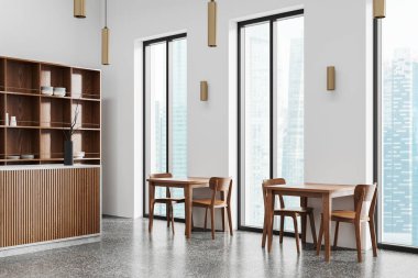 Restoranın iç manzarası, yemek masası ve sıralı sandalyeler, gri granit zemin. Bar adası ve rafta bulaşıklar, Singapur gökdelenlerinin panoramik penceresi. 3B görüntüleme